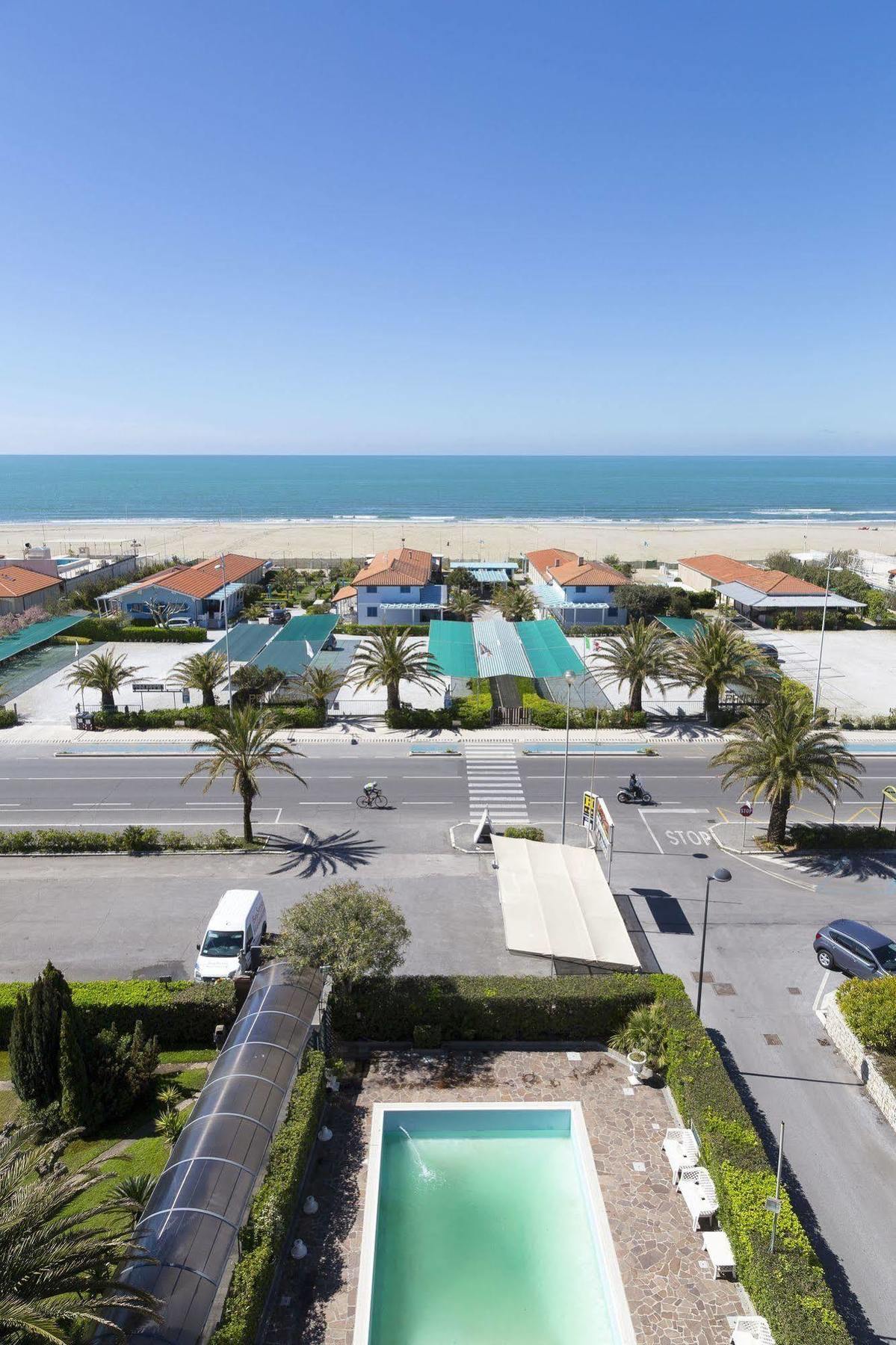 Hotel Bixio Lido di Camaiore Dış mekan fotoğraf